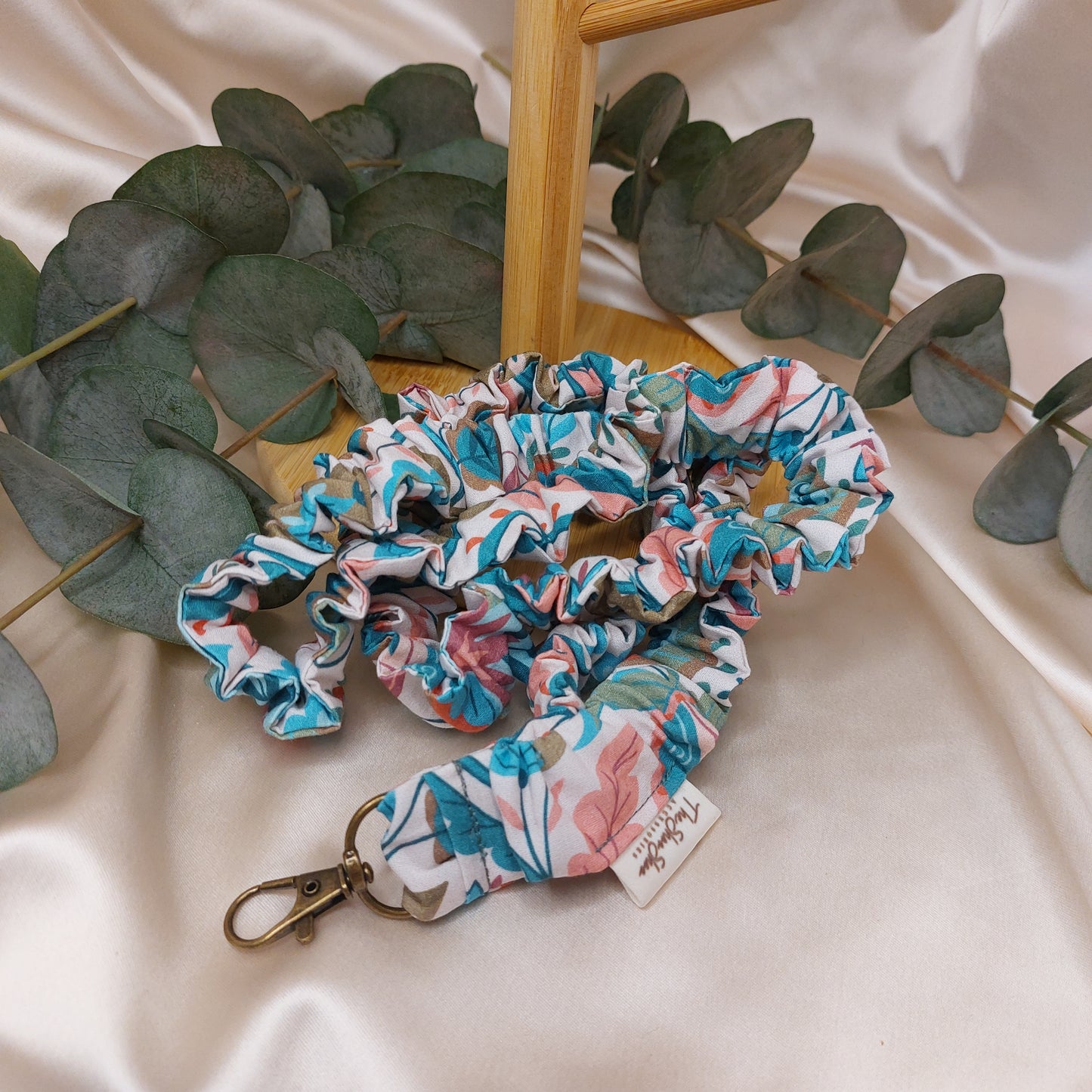 Scrunchie Nyckelband Caribbean Garden med nyckelkrok