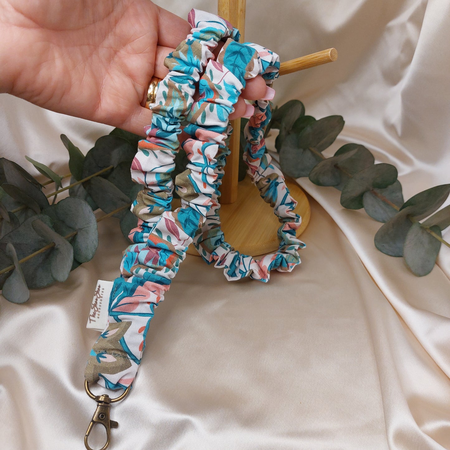 Scrunchie Nyckelband Caribbean Garden med nyckelkrok