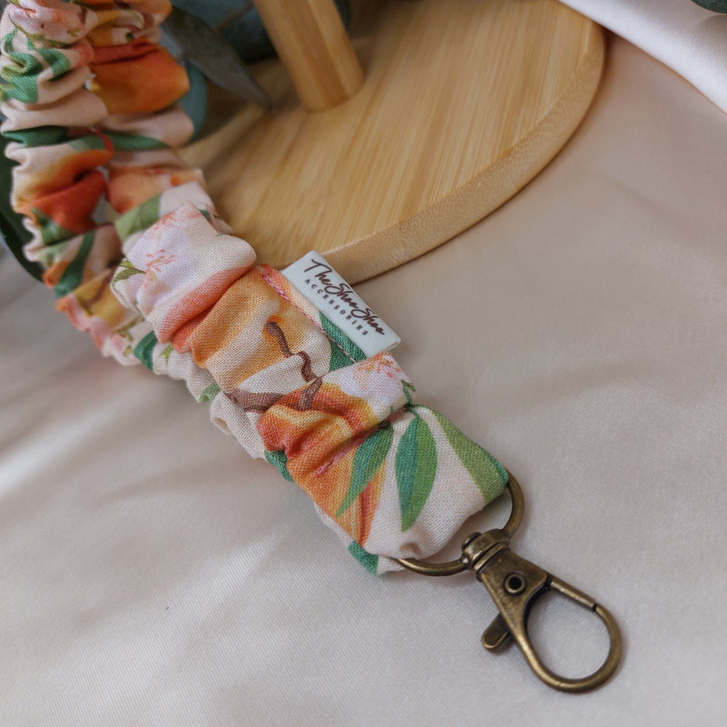 Scrunchie Nyckelband Peach Goodness med nyckelkrok