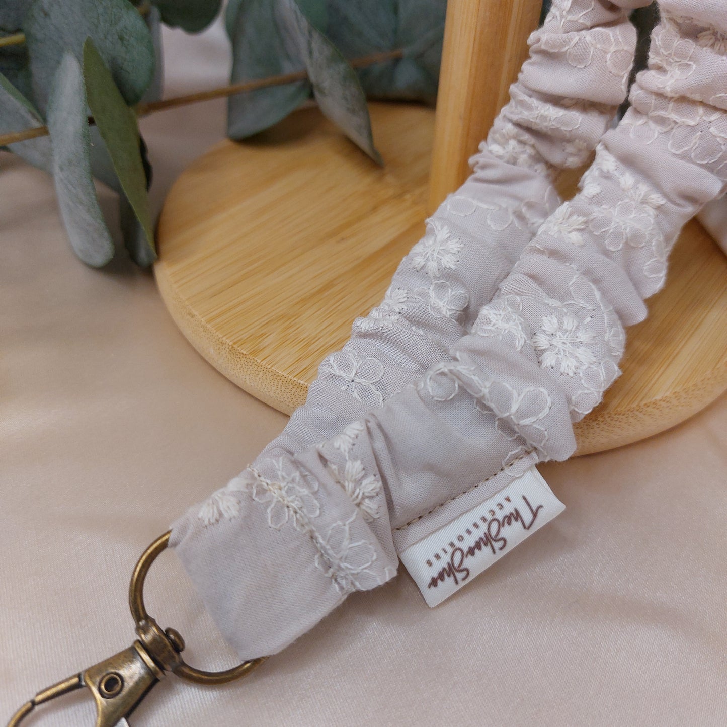 Scrunchie Nyckelband Vintage Flowers med nyckelkrok