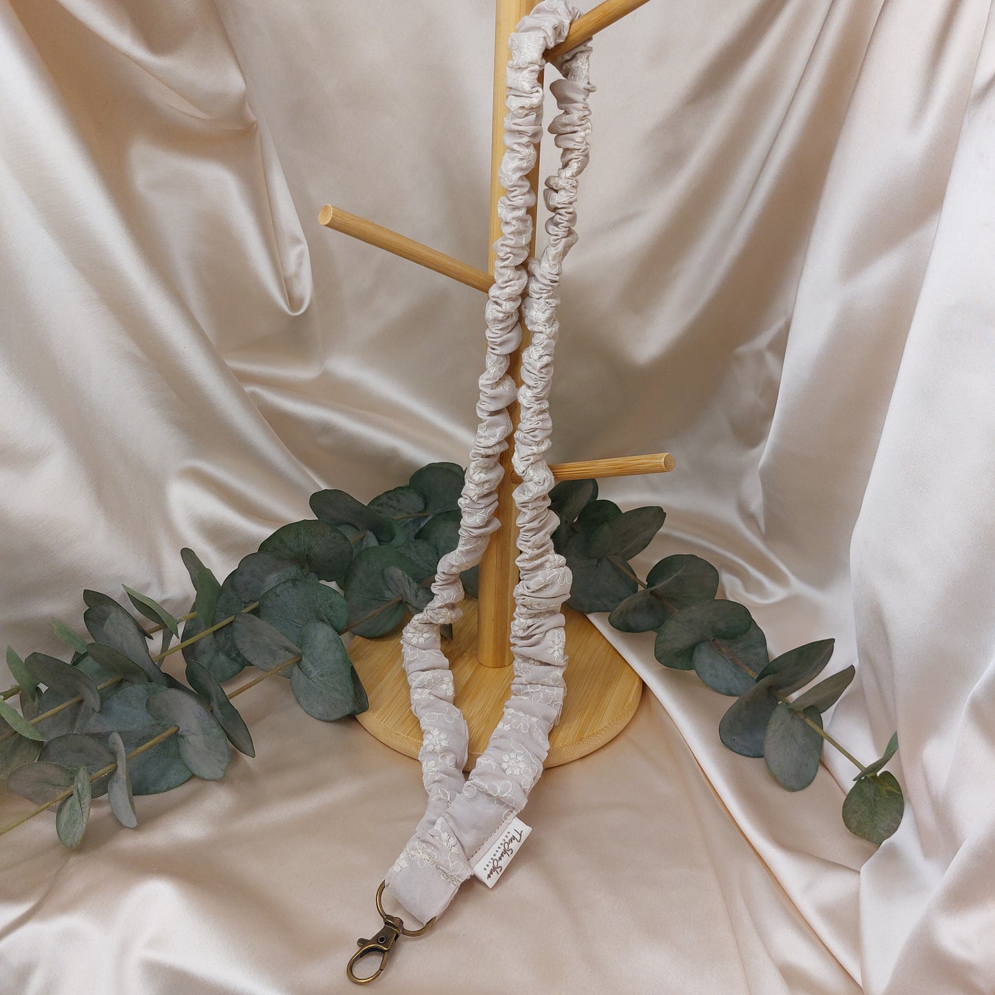 Scrunchie Nyckelband Vintage Flowers med nyckelkrok