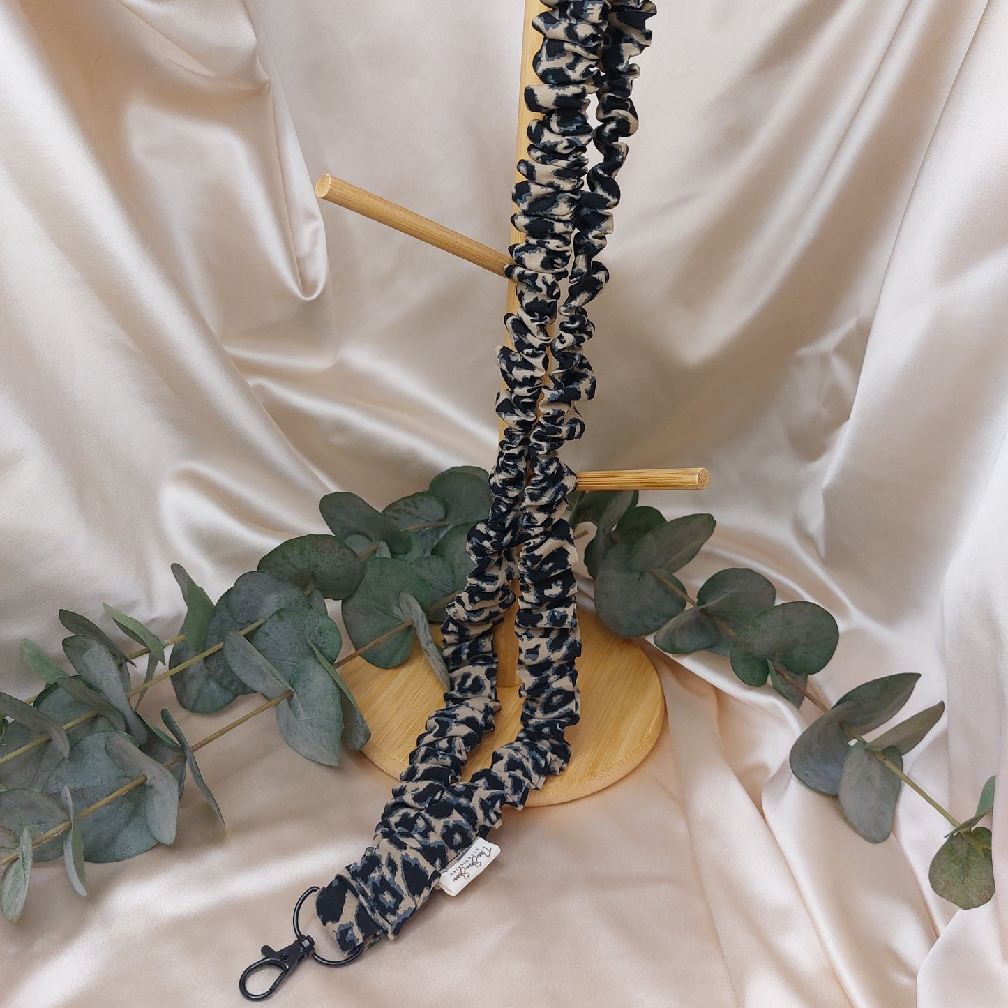 Scrunchie Nyckelband Icy Leopard med nyckelkrok