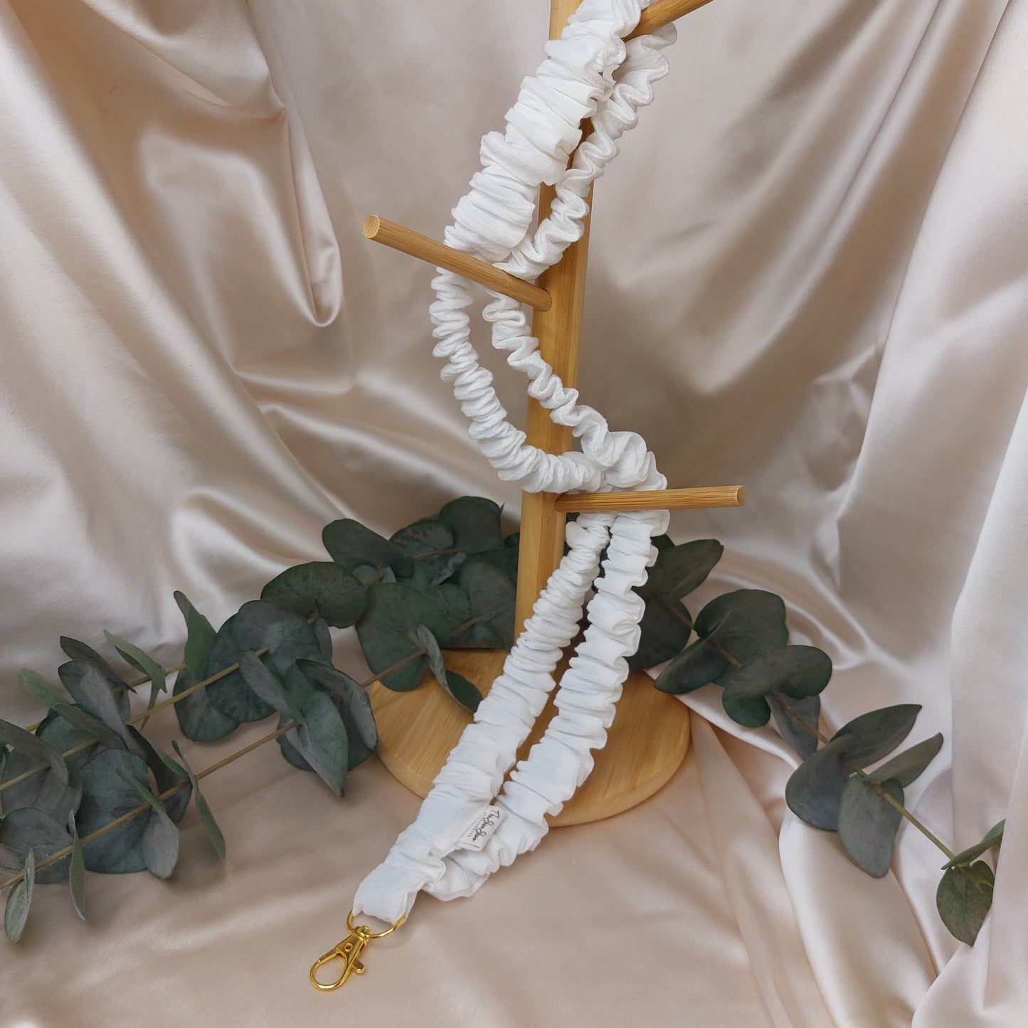 Scrunchie Nyckelband White Cream cake med nyckelkrok