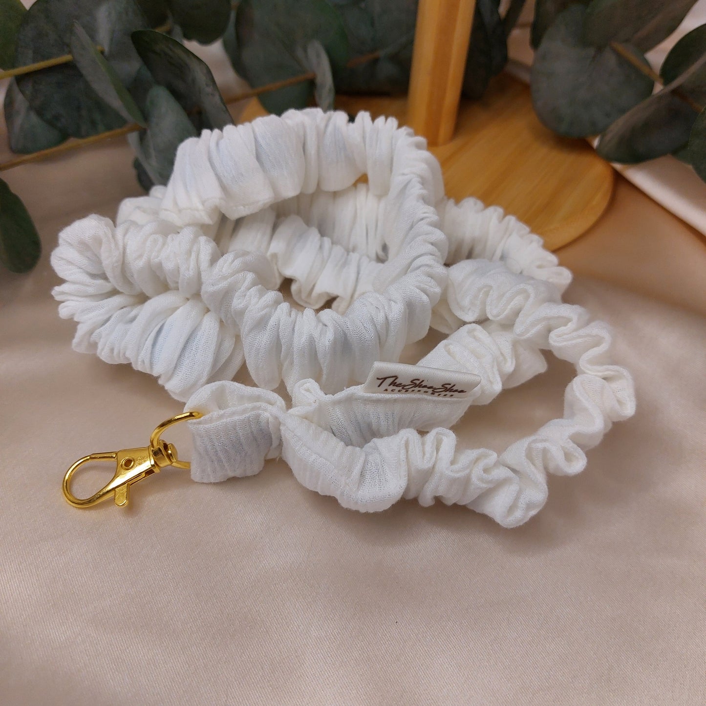 Scrunchie Nyckelband White Cream cake med nyckelkrok