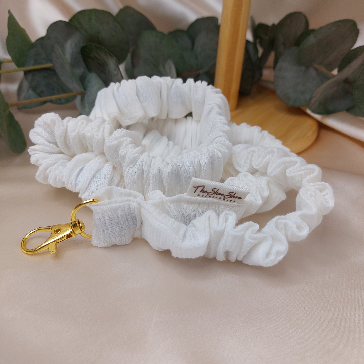 Scrunchie Nyckelband White Cream cake med nyckelkrok