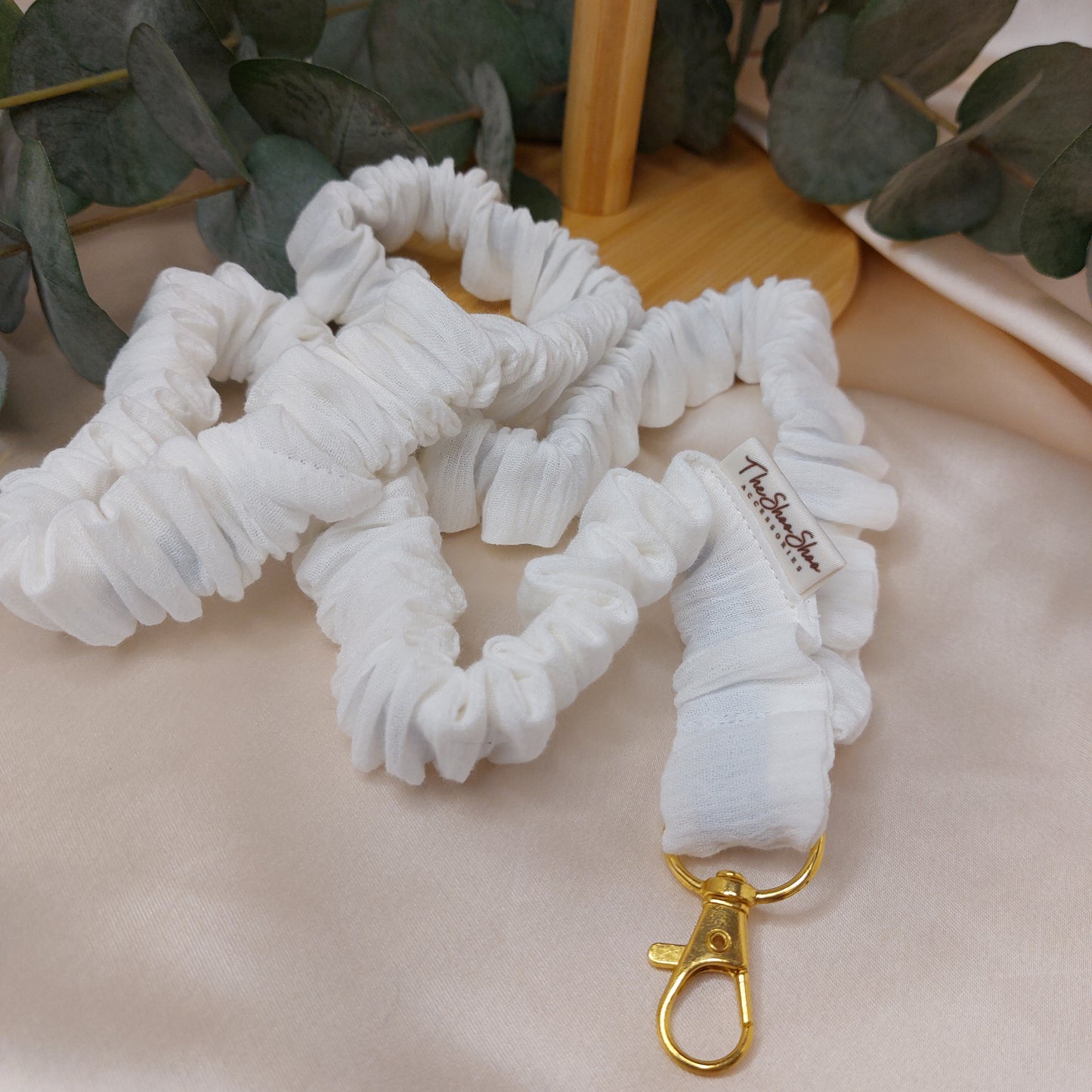 Scrunchie Nyckelband White Cream cake med nyckelkrok