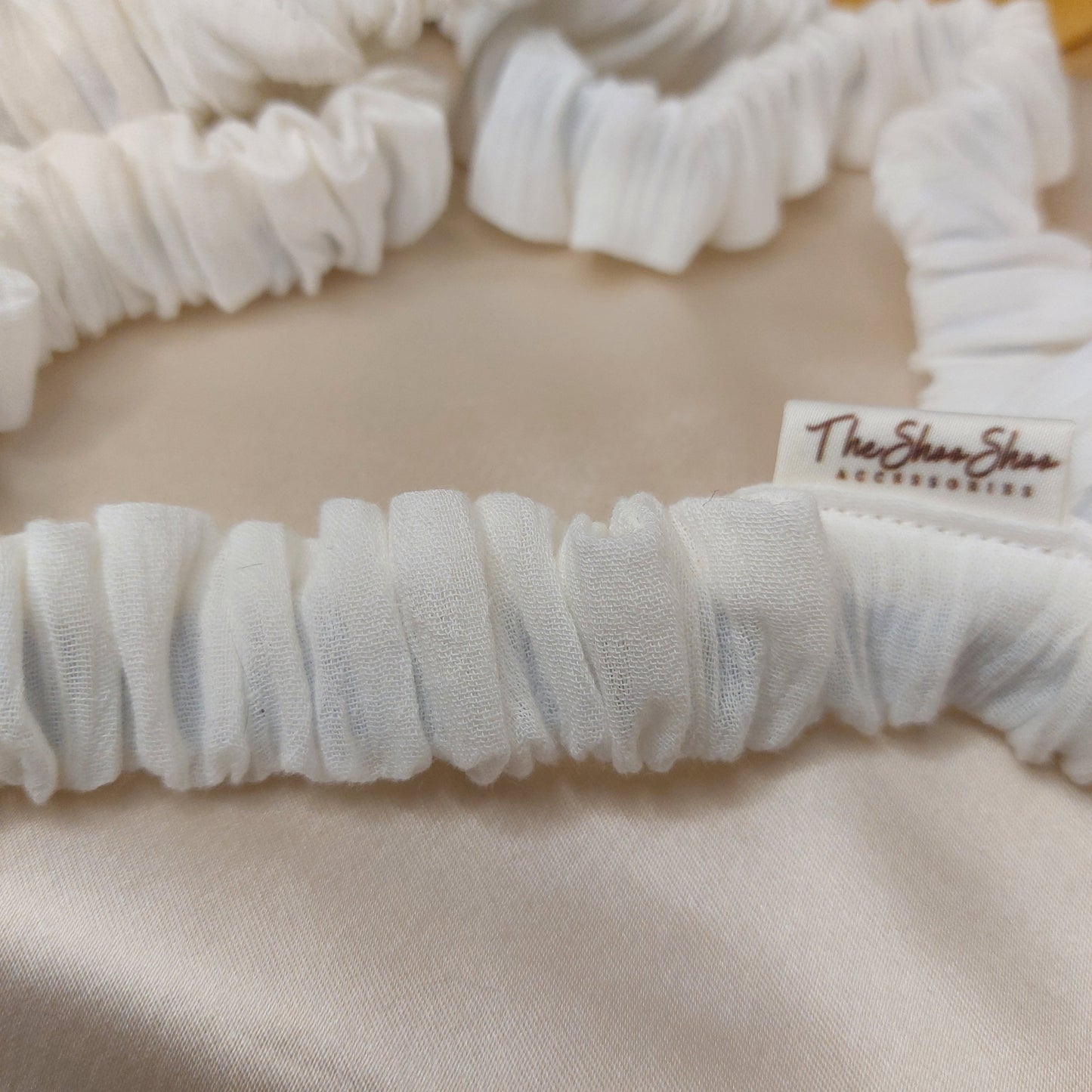 Scrunchie Nyckelband White Cream cake med nyckelkrok