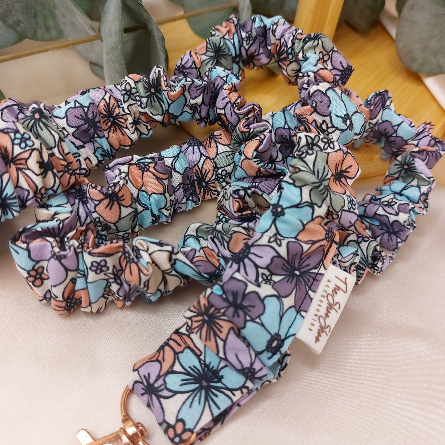 Scrunchie Nyckelband Flower Party med nyckelkrok