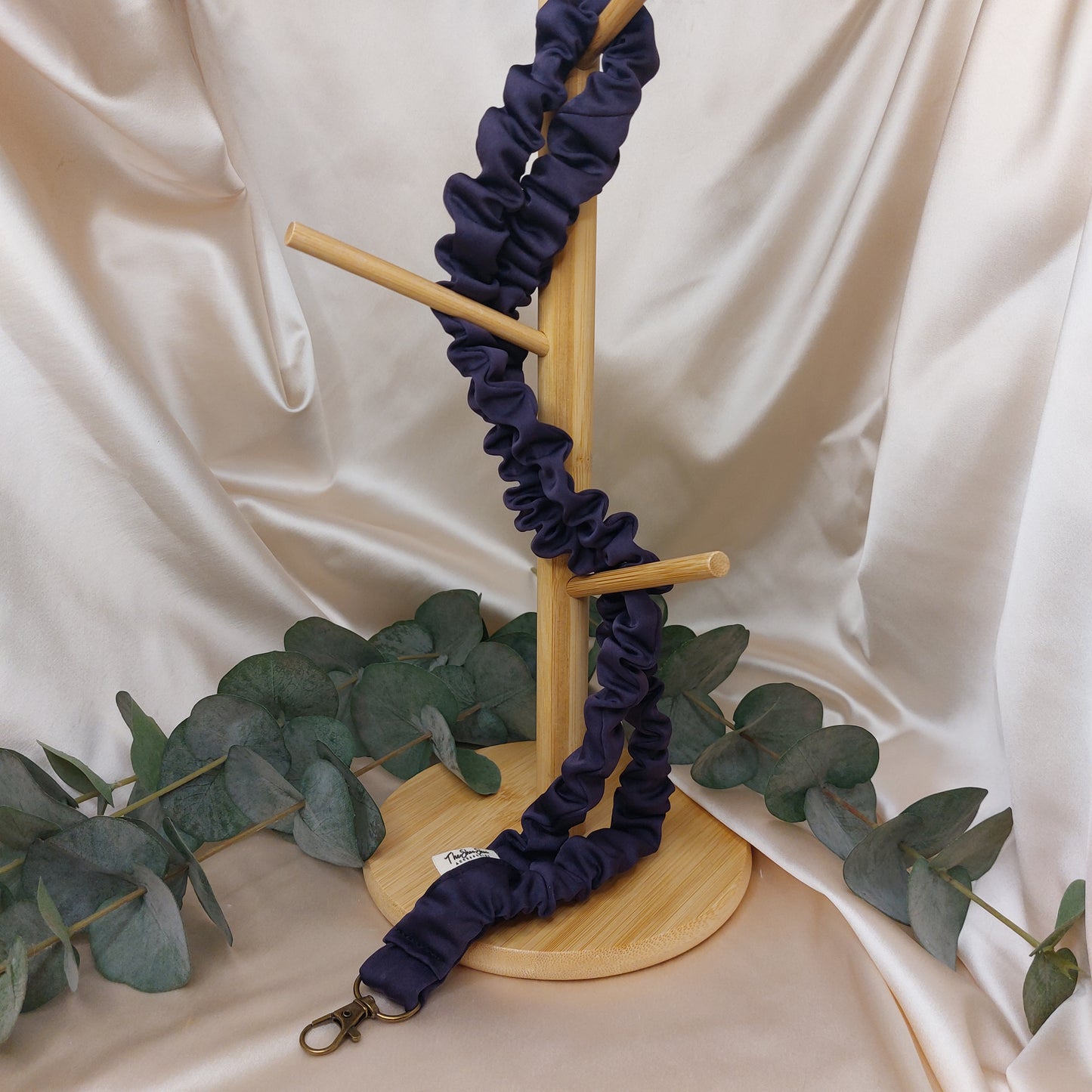 Scrunchie Nyckelband Plum purple elastisk med nyckelkrok