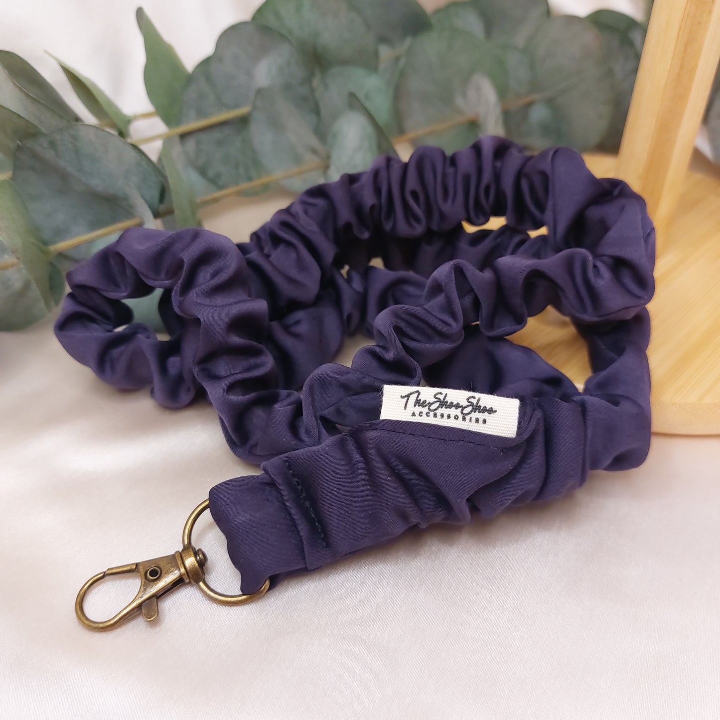Scrunchie Nyckelband Plum purple elastisk med nyckelkrok