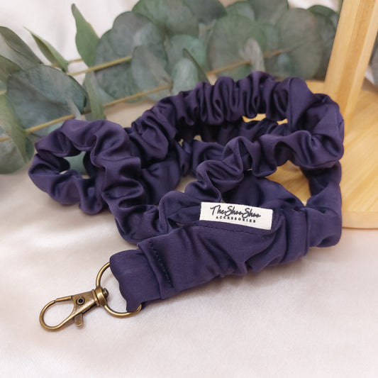 Scrunchie Nyckelband Plum purple elastisk med nyckelkrok