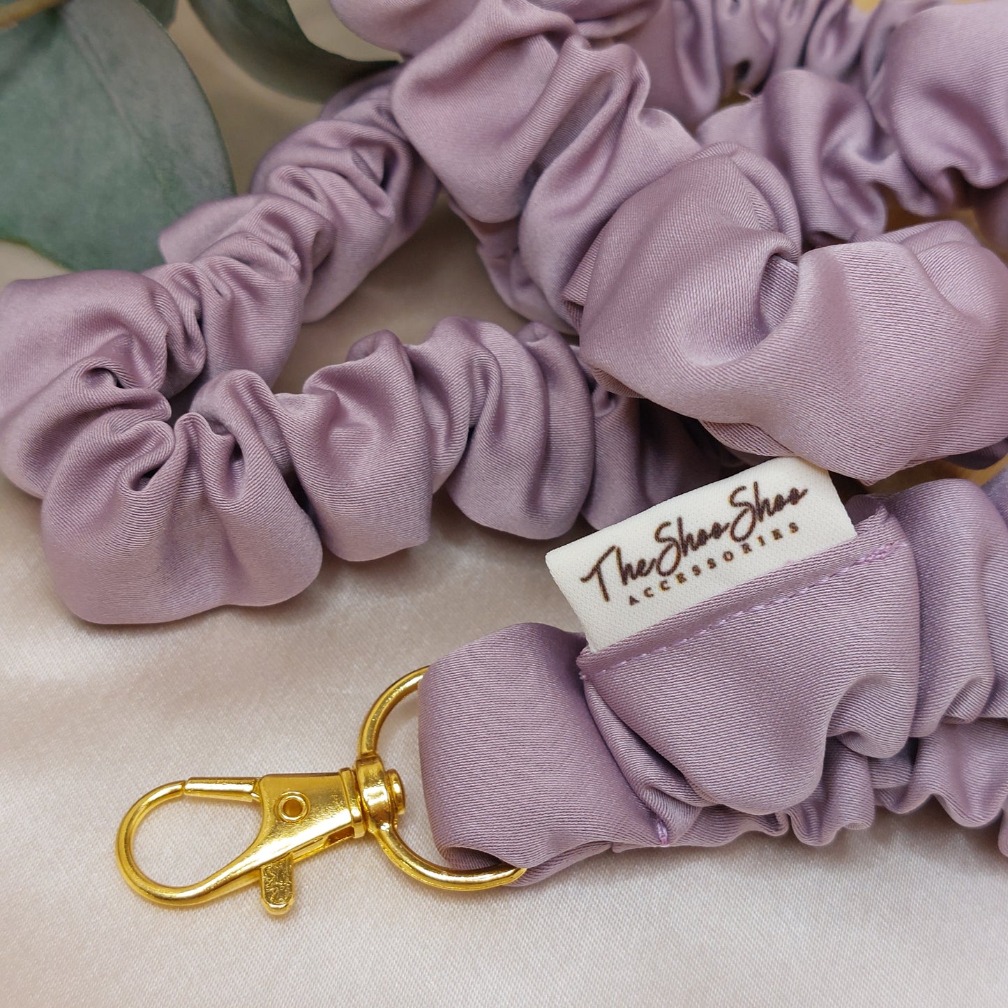 Scrunchie Nyckelband Lilac Mist elastisk med nyckelkrok