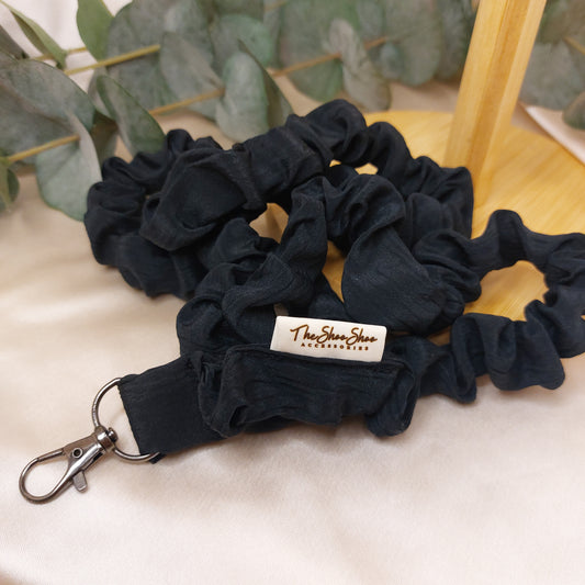 Scrunchie Nyckelband Black Liqourice cake med nyckelkrok