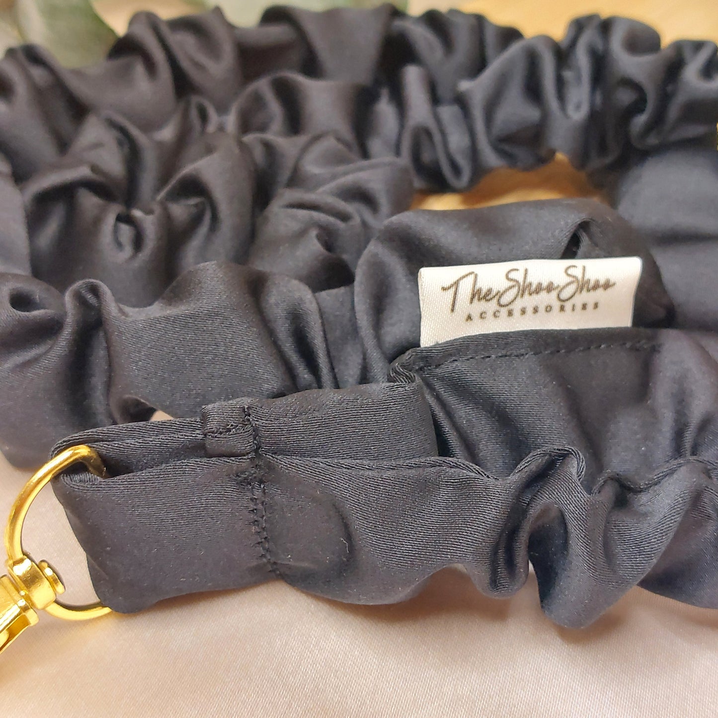 Scrunchie Nyckelband Jet Black elastisk med nyckelkrok
