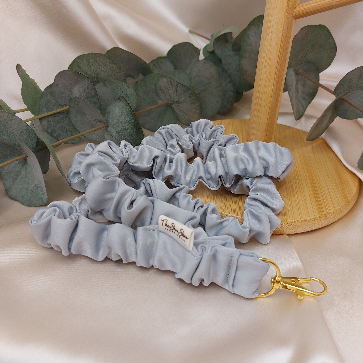 Scrunchie Nyckelband Gray Mist elastisk med nyckelkrok