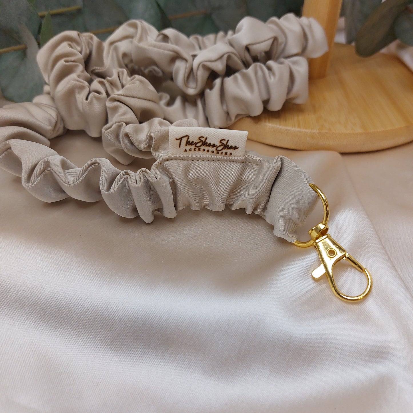 Scrunchie Nyckelband Latte Beige elastisk med nyckelkrok