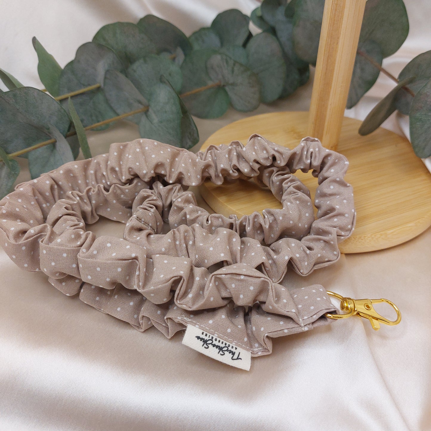 Scrunchie Nyckelband Caramel Latte med nyckelkrok