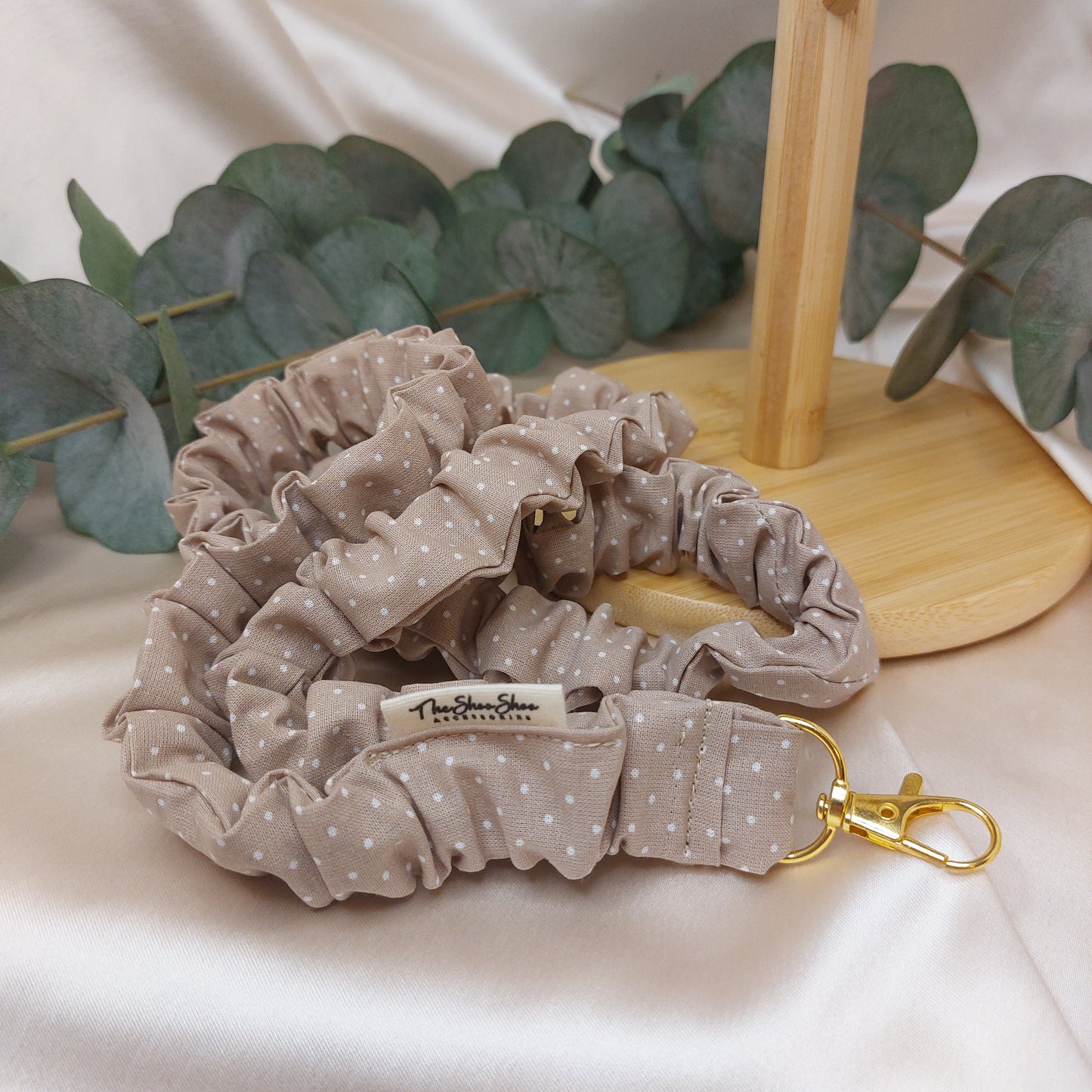 Scrunchie Nyckelband Caramel Latte med nyckelkrok