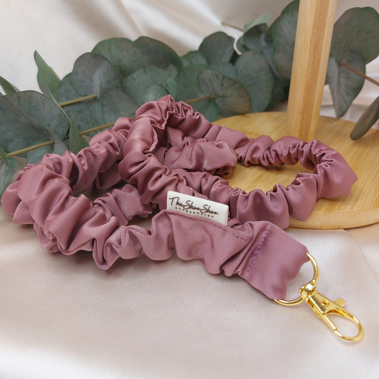 Scrunchie Nyckelband Vintage Rose elastisk med nyckelkrok