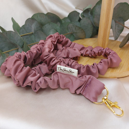 Scrunchie Nyckelband Vintage Rose elastisk med nyckelkrok
