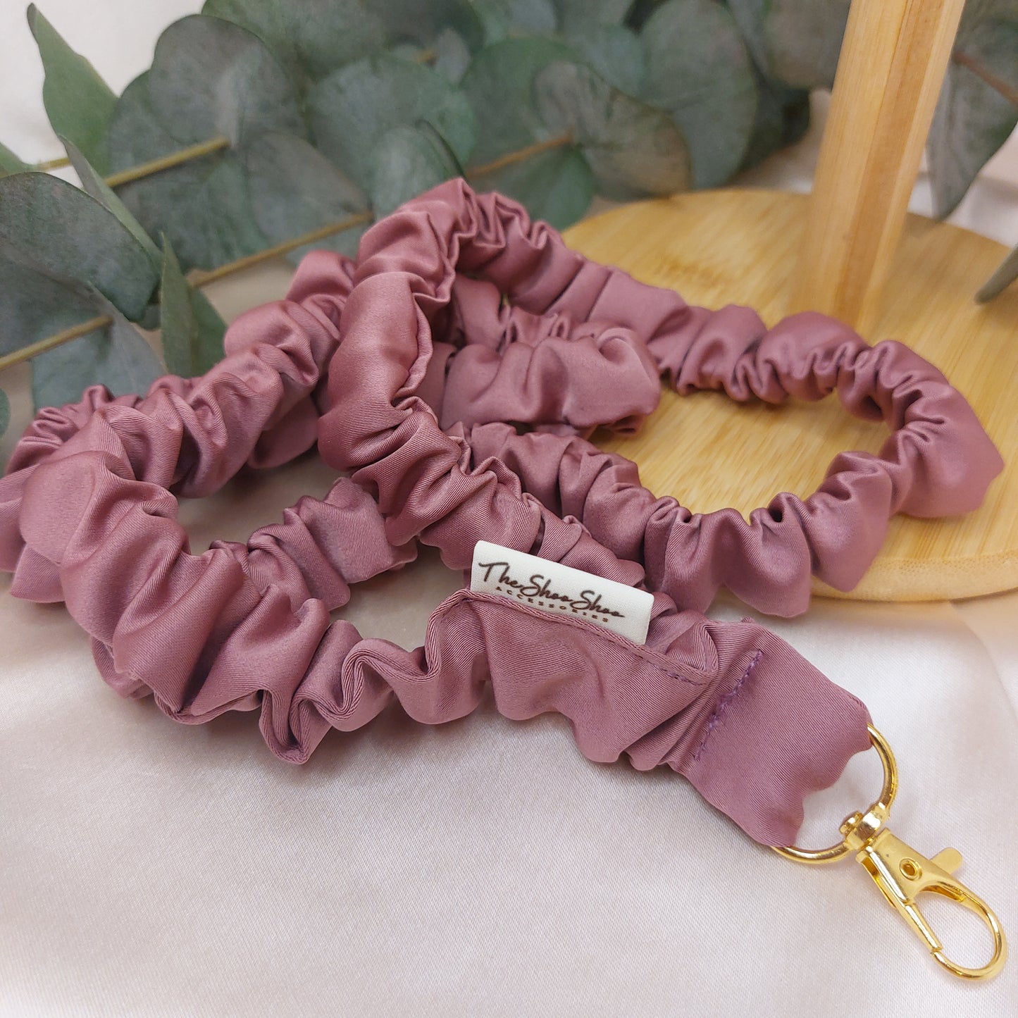 Scrunchie Nyckelband Vintage Rose elastisk med nyckelkrok