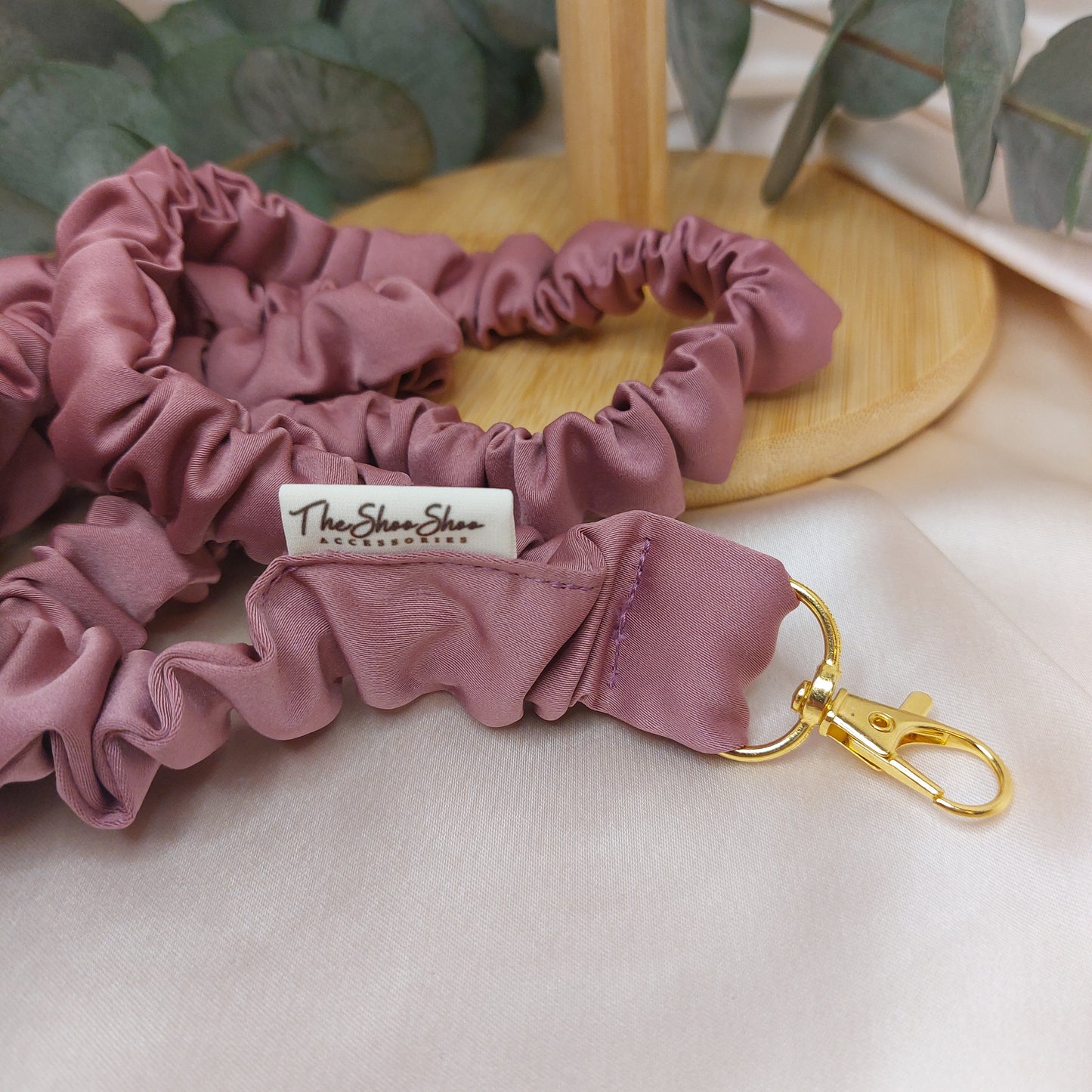 Scrunchie Nyckelband Vintage Rose elastisk med nyckelkrok