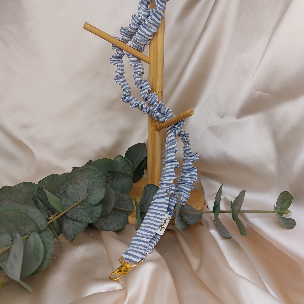Scrunchie Nyckelband Blue Stripes elastisk med nyckelkrok