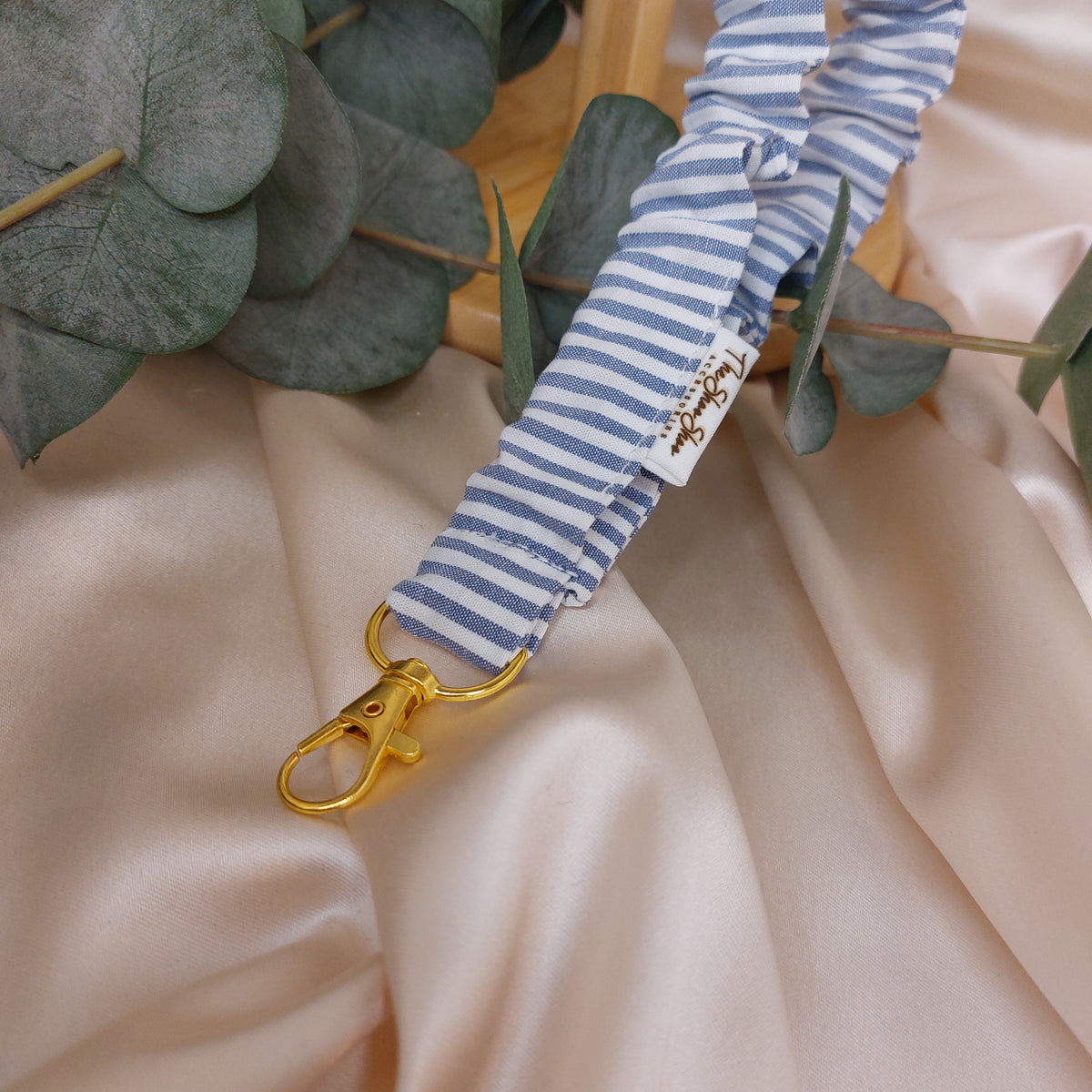 Scrunchie Nyckelband Blue Stripes elastisk med nyckelkrok