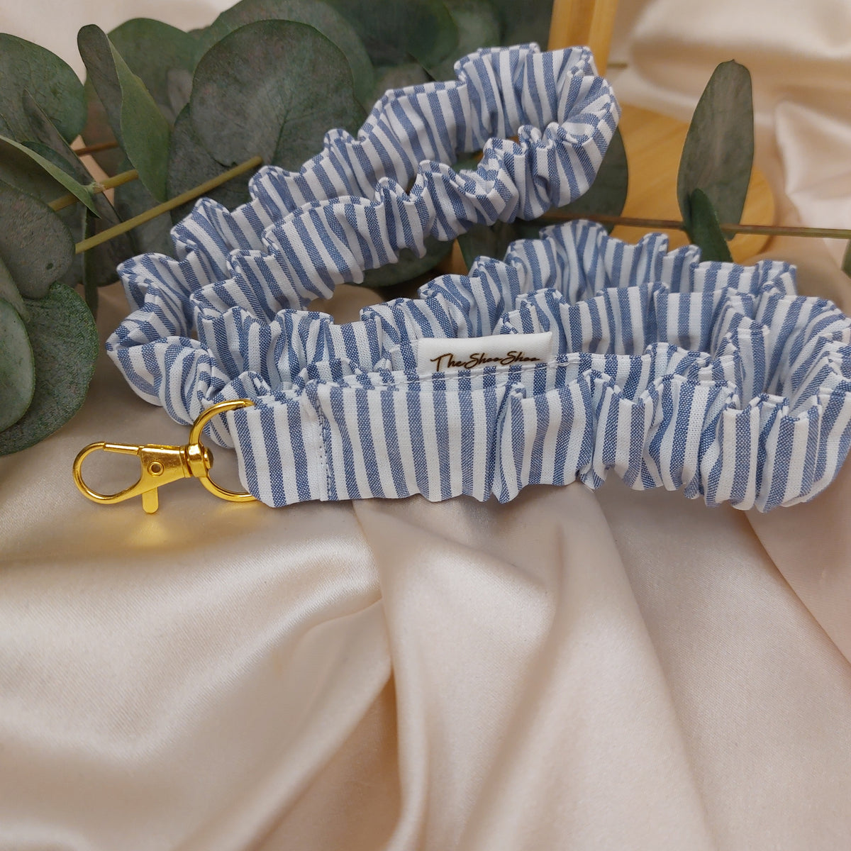 Scrunchie Nyckelband Blue Stripes elastisk med nyckelkrok