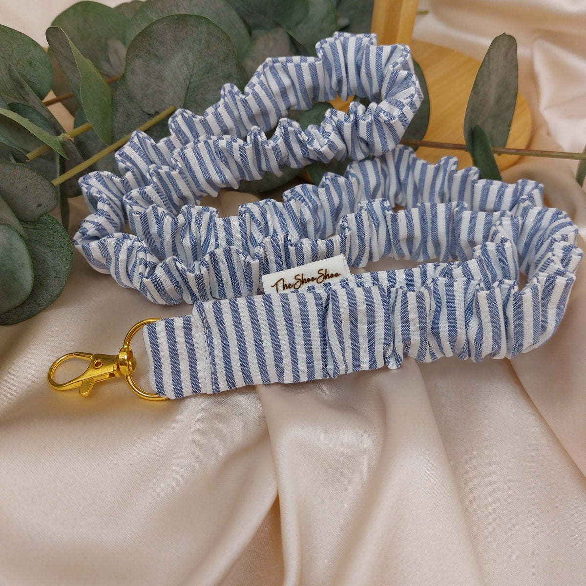 Scrunchie Nyckelband Blue Stripes elastisk med nyckelkrok