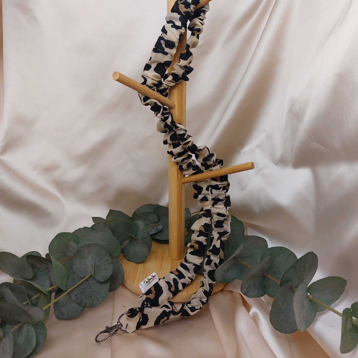 Scrunchie Nyckelband Leopard Classic elastisk med nyckelkrok