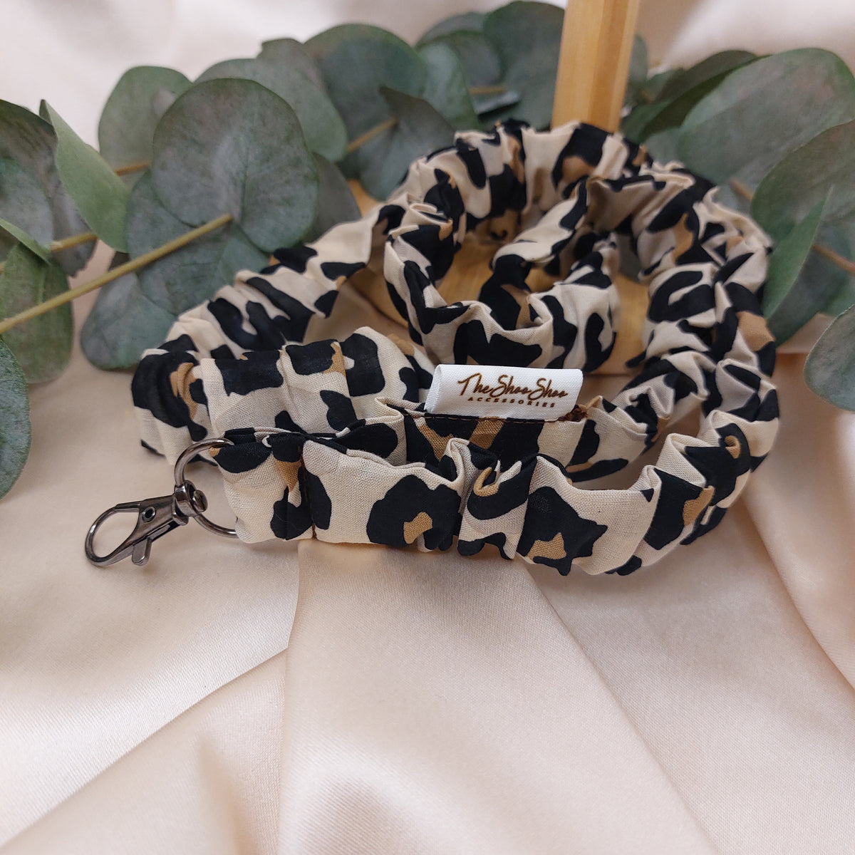 Scrunchie Nyckelband Leopard Classic elastisk med nyckelkrok