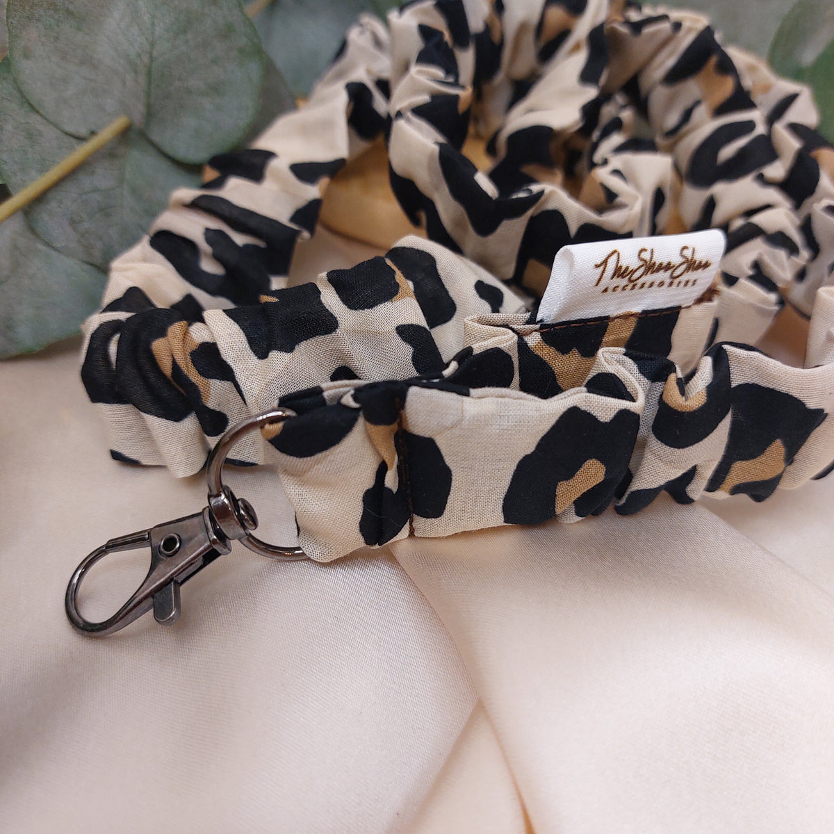 Scrunchie Nyckelband Leopard Classic elastisk med nyckelkrok