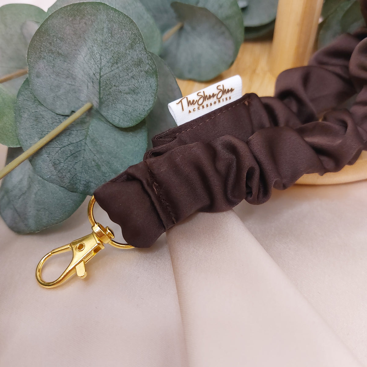 Scrunchie Nyckelband Chokladmousse mörkbrun elastisk med nyckelkrok