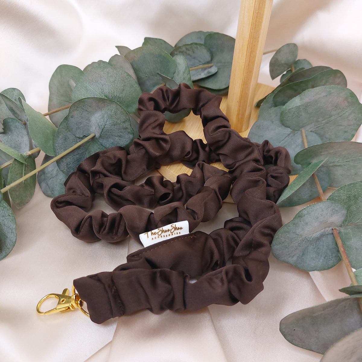 Scrunchie Nyckelband Chokladmousse mörkbrun elastisk med nyckelkrok