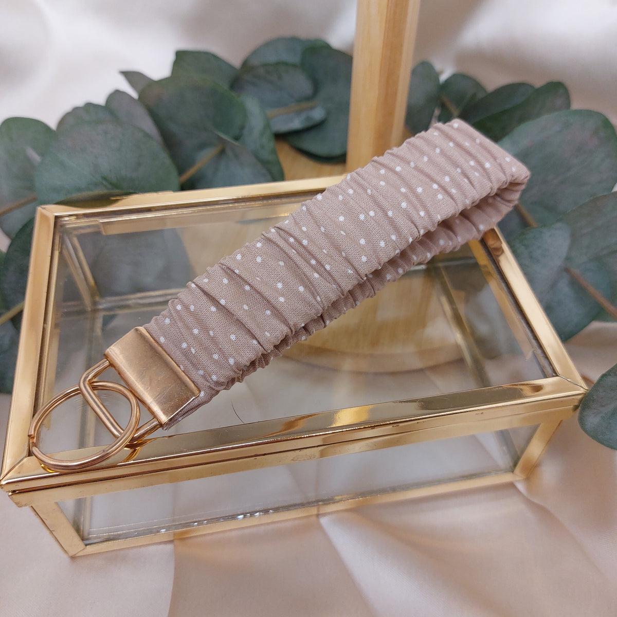 Nyckelband Scrunchie Handled Caramel Latte prickig elastisk med ring
