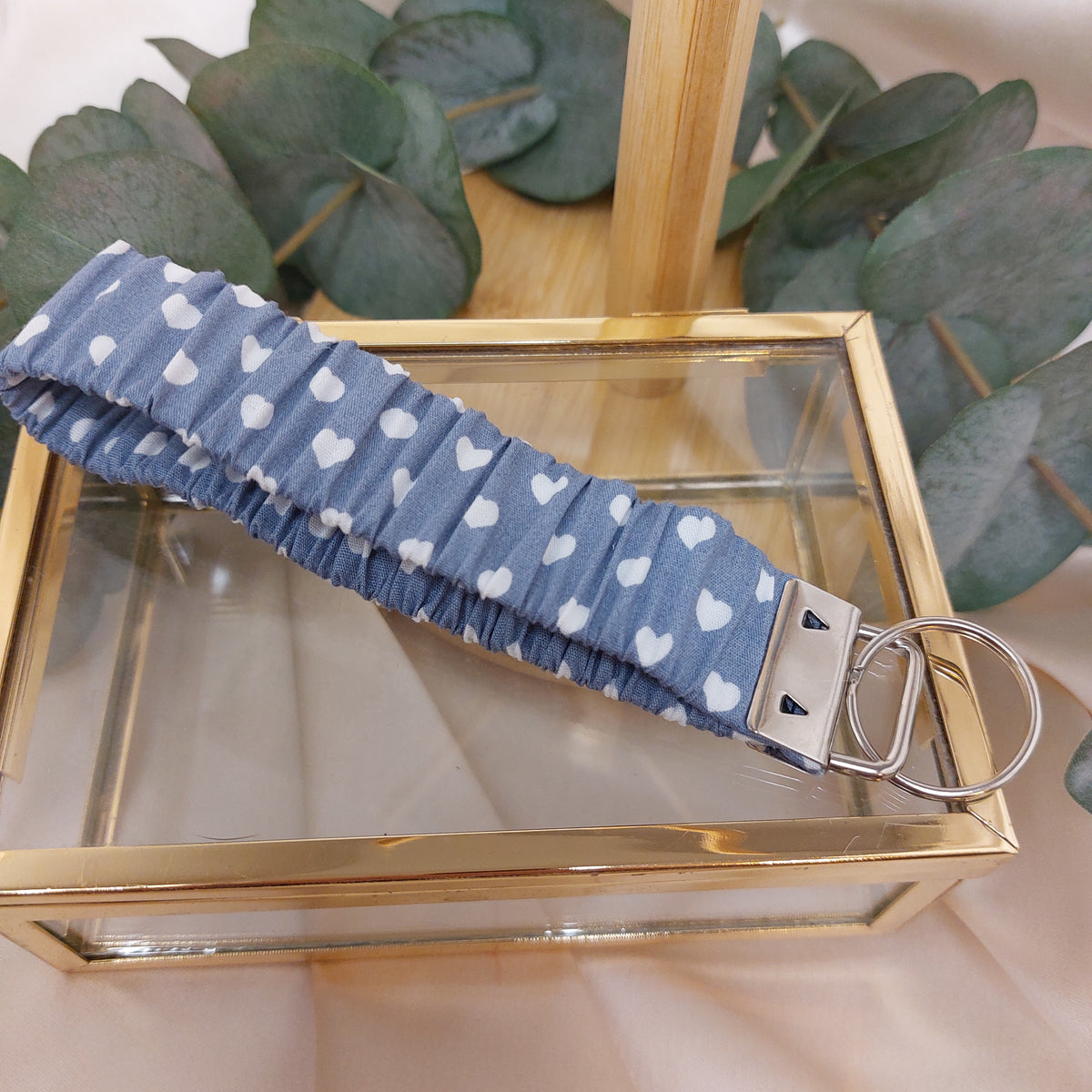 Nyckelband Scrunchie Handled Sweethearts grå elastisk med ring