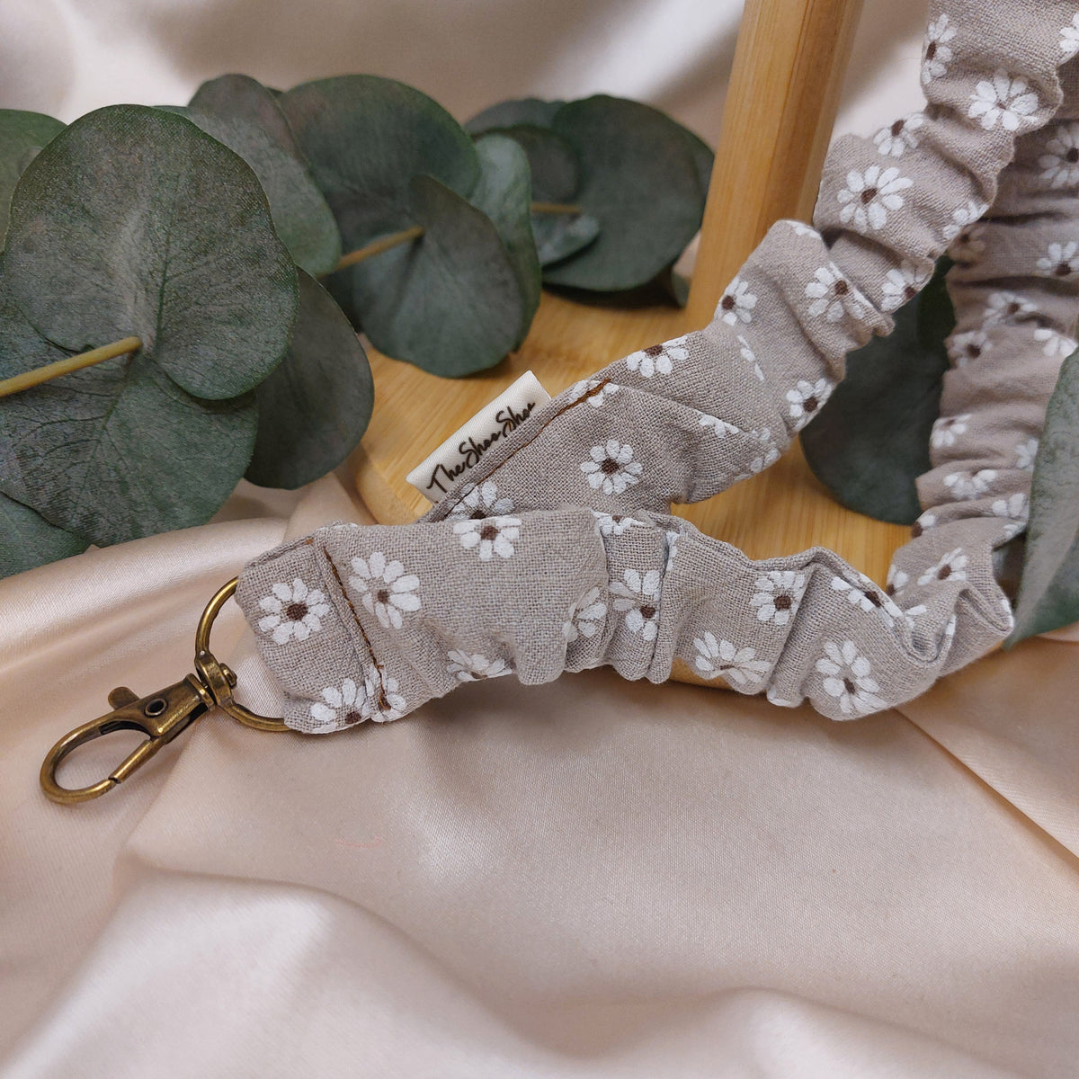 Scrunchie Nyckelband Blommig elastisk med nyckelkrok