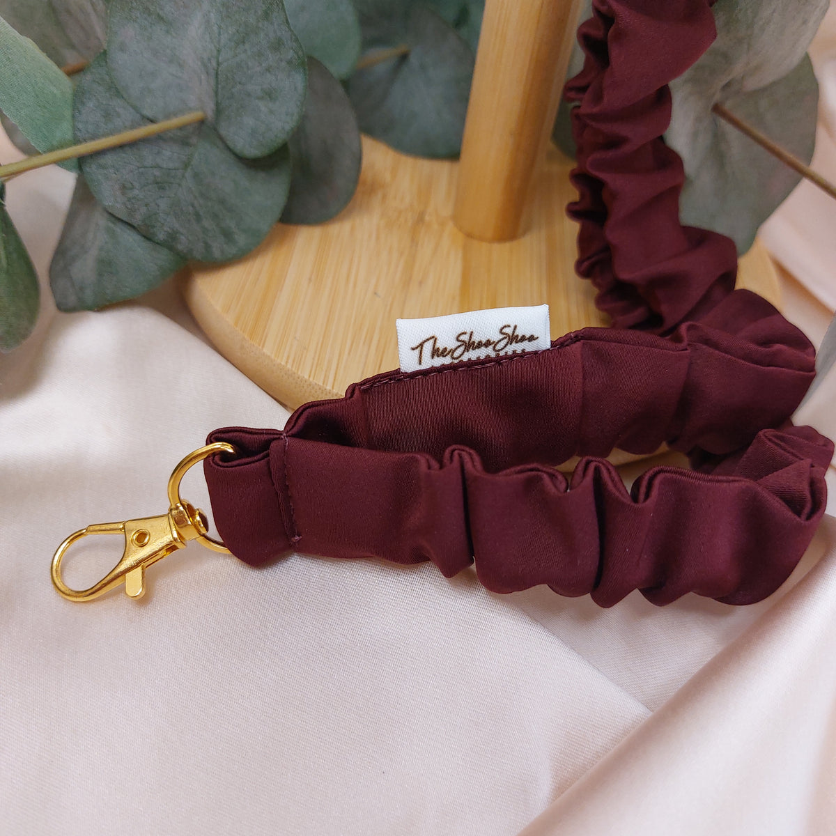 Scrunchie Nyckelband Fine Wine vinröd elastisk med nyckelkrok