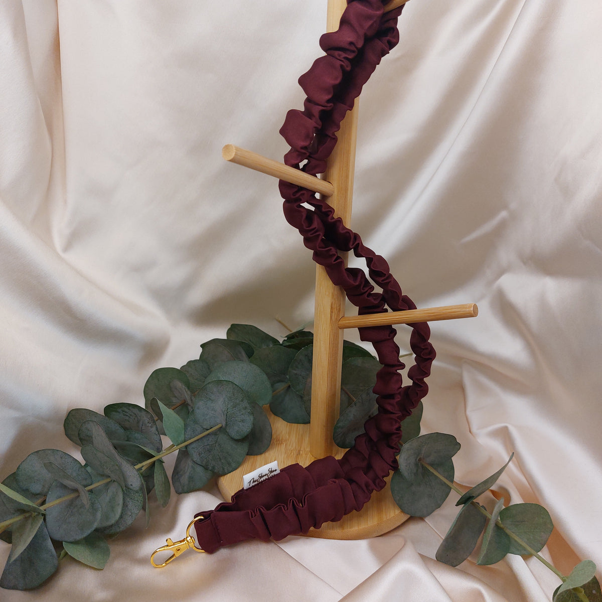 Scrunchie Nyckelband Fine Wine vinröd elastisk med nyckelkrok