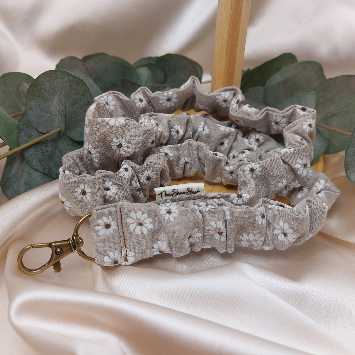 Scrunchie Nyckelband Blommig elastisk med nyckelkrok