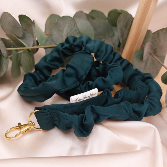 Scrunchie Nyckelband Deep Forest mörkgrön elastisk med nyckelkrok